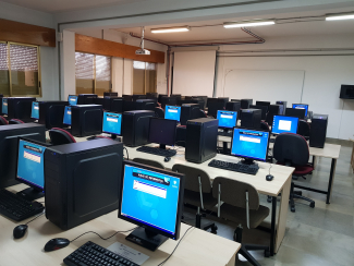 Interior aula Informática 1