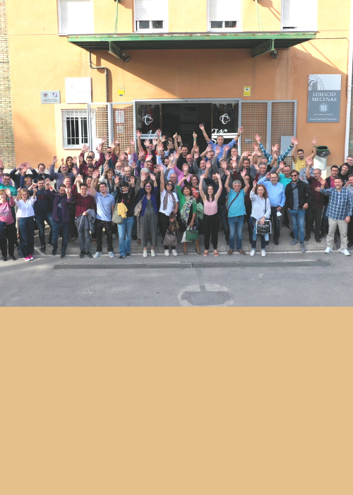 50 Aniversario del CSIRC Personal del CSIRC en la puerta del Edificio Mecenas